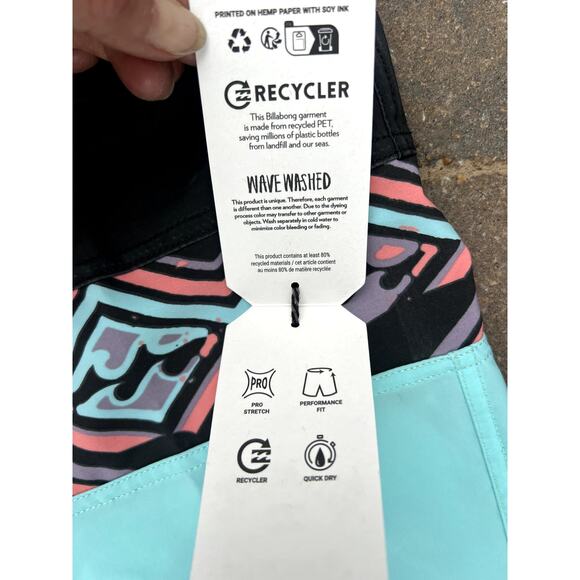 NWT BIllabong Momentum Pro performance board shorts size 36 - Picture 2 of 4